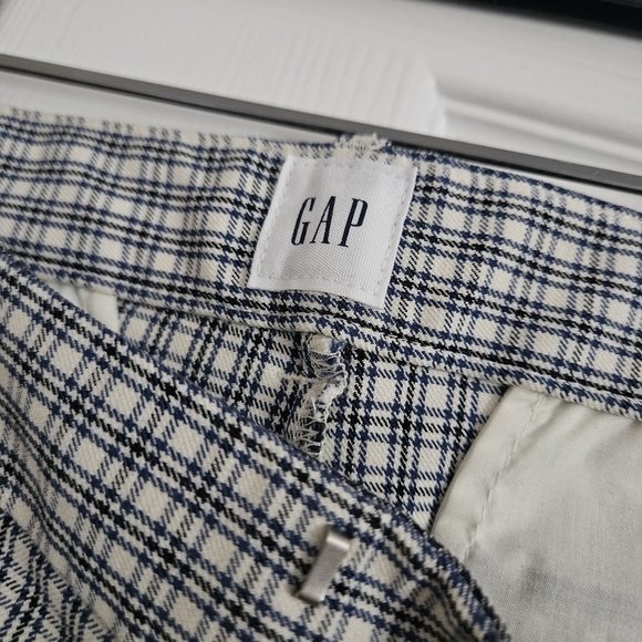 GAP Women's Gray Plaid Trousers - Picture 5 of 7